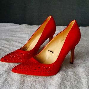 RED SUADE EMBELLISHED PUMPS